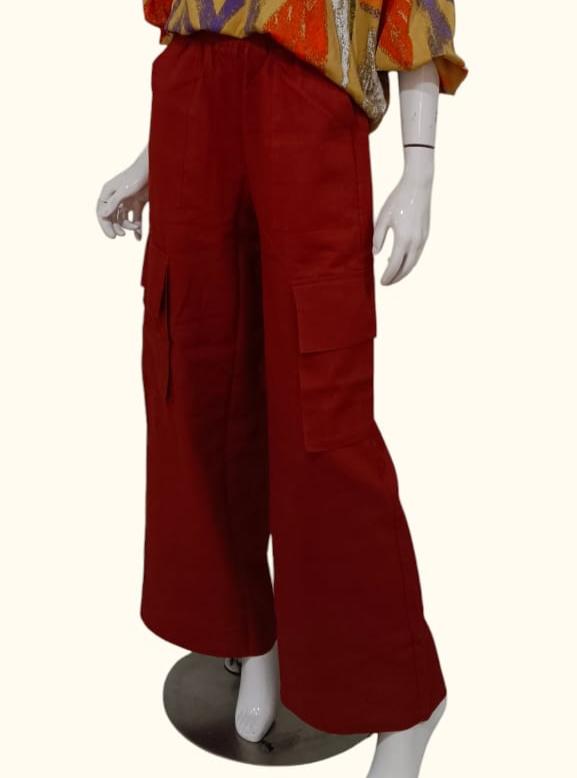 Pantalón cargo con 4 bolsillos laterales, resorte en la cintura para ajuste perfecto en cualquier figura. Talla única. Practico, fresco y cómodo 