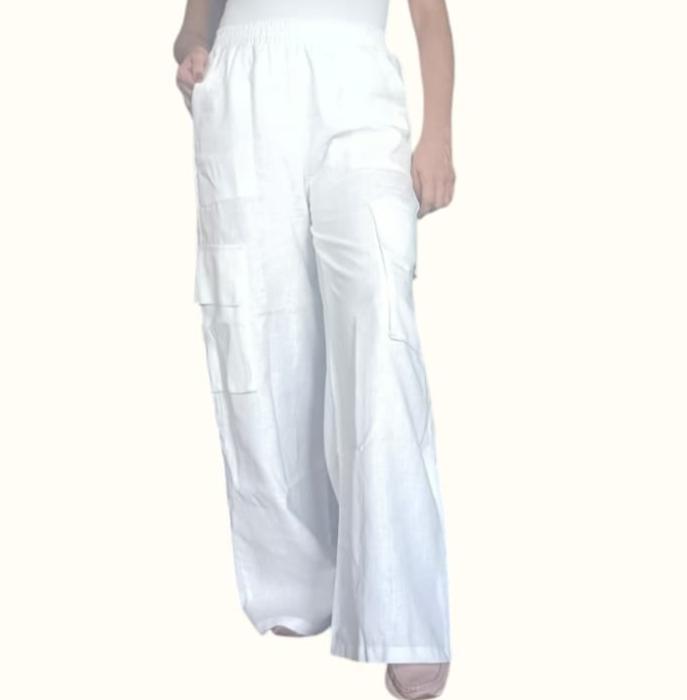 Pantalón cargo practico y cómodo con 4 bolsillos laterales, resorte en la cintura para ajuste perfecto en cualquier figura. Talla única.